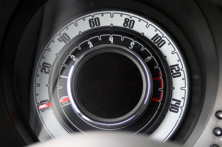  Fiat 500C 2012 года  (фото 23 из 98)